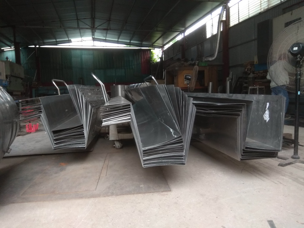 Gia Công Máng Xối Inox gia cong mang xoi inox-1